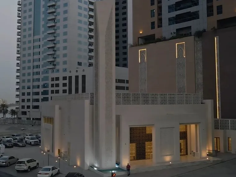 Al Rajaa Mosque, Sharjah — facade lighting by AL SHOLA ALMODEA